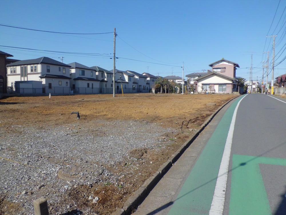 Local photos, including front road. Good location from kamagaya great buddha Station 8-minute walk. East (post office side) seen from the local photo.