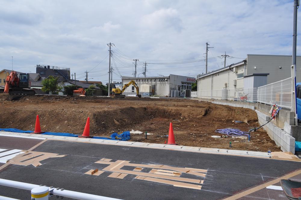 Local photos, including front road. It is currently construction under construction