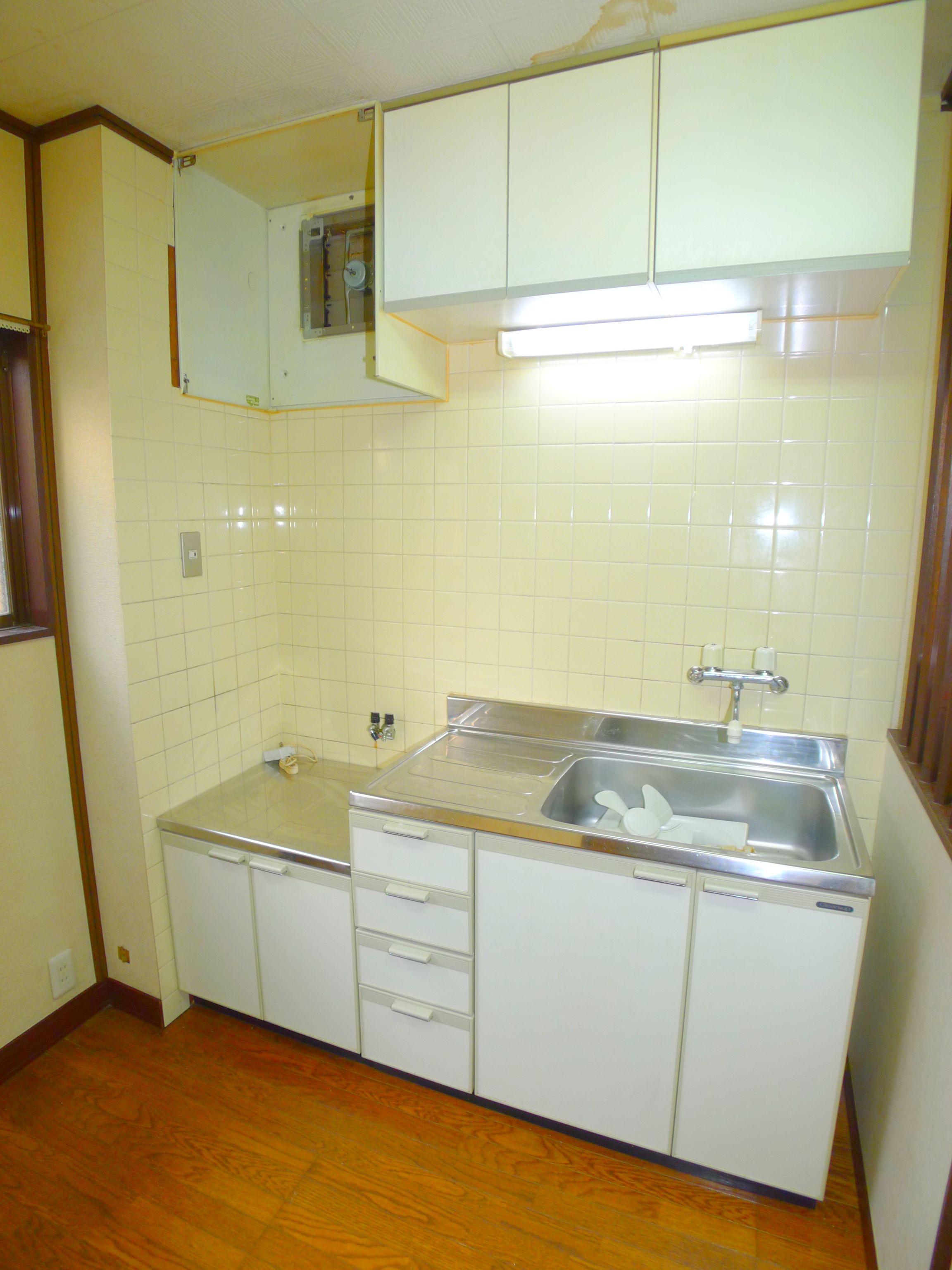 Kitchen. Gas stove can be installed