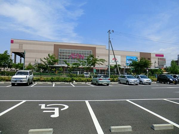 Shopping centre. 400m until ion