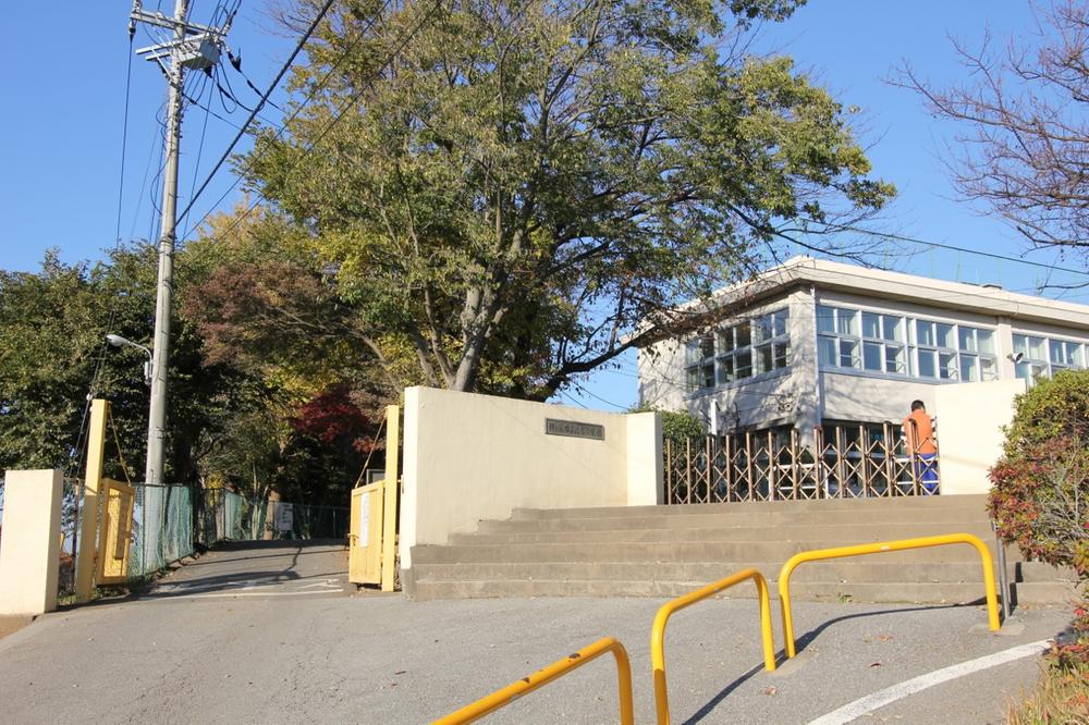Primary school. 1600m to Kamagaya Northern Elementary School