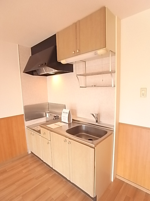 Kitchen. Two-burner stove is installed Allowed.