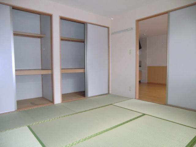 Other room space. Spacious available because this Japanese-style room is located 8 tatami