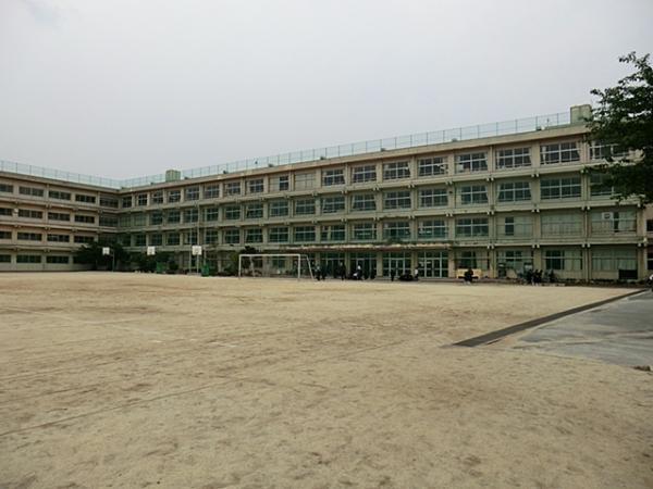 Junior high school. 1100m to the surrounding environment Kamagaya municipal second junior high school