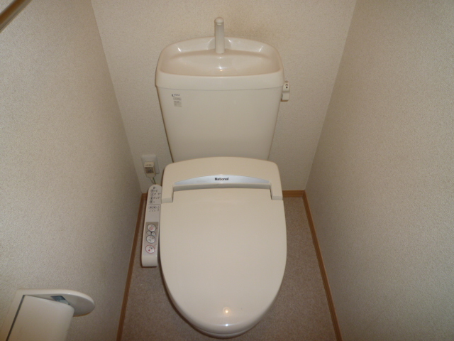 Toilet. I can not stop once use With warm water washing toilet seat