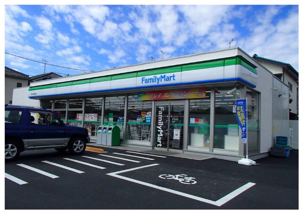 Convenience store. 100m immediate vicinity there is a convenience store to FamilyMart!
