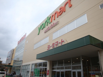 Supermarket. York Mart until the (super) 725m