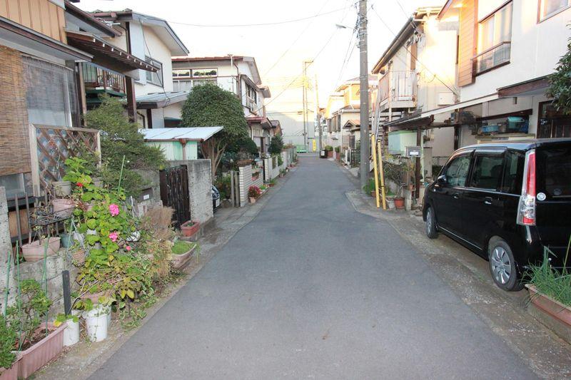 Local photos, including front road. Frontal road