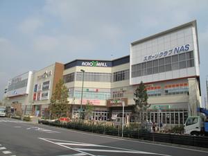 Shopping centre. 1700m until Across Mall Shinkamagaya