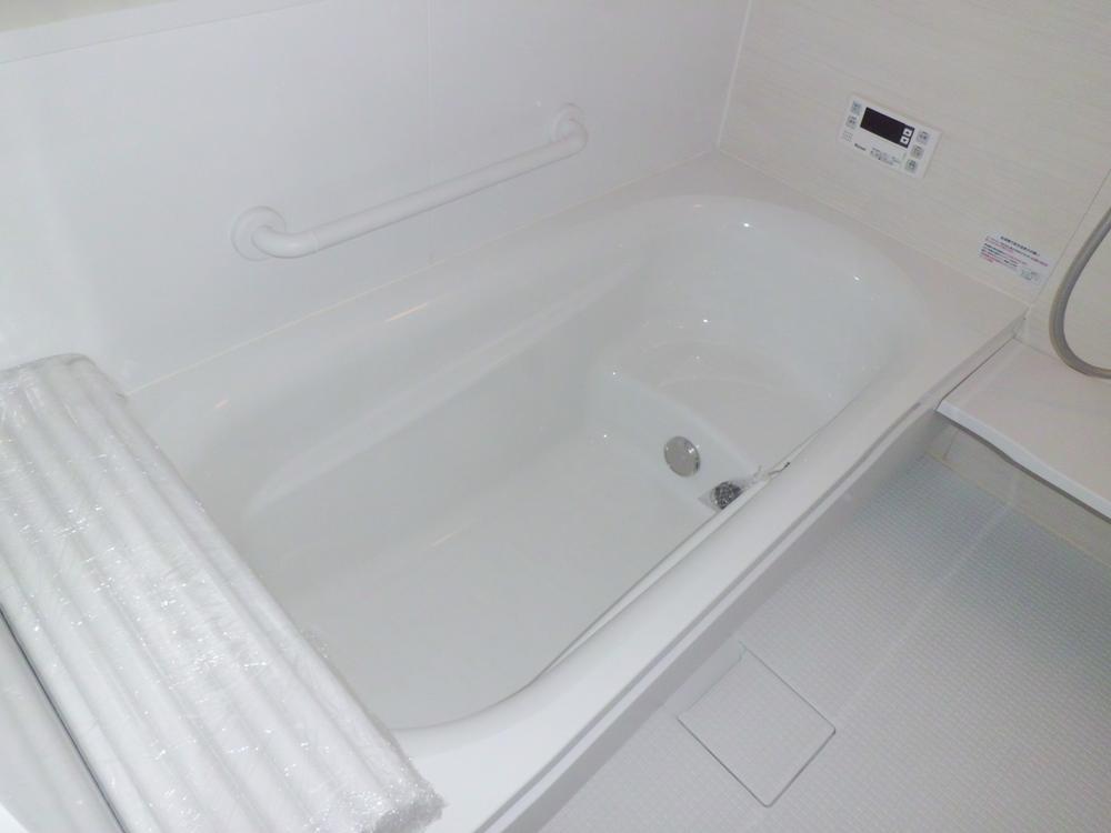 Bathroom. Bathroom 1 tsubo size ・ Otobasu ・ Bathroom heating ・ Bathroom Dryer