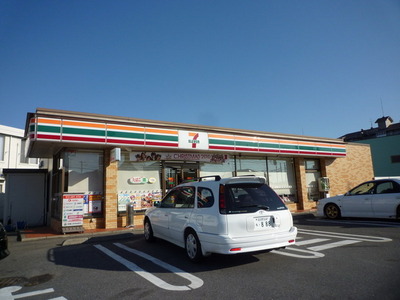 Convenience store. 680m to Seven-Eleven (convenience store)