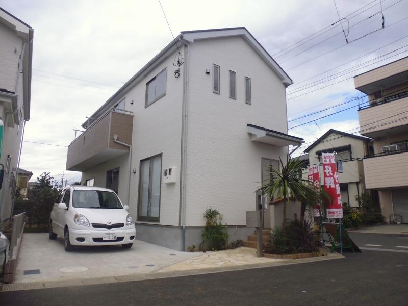 Local appearance photo. 23 Building