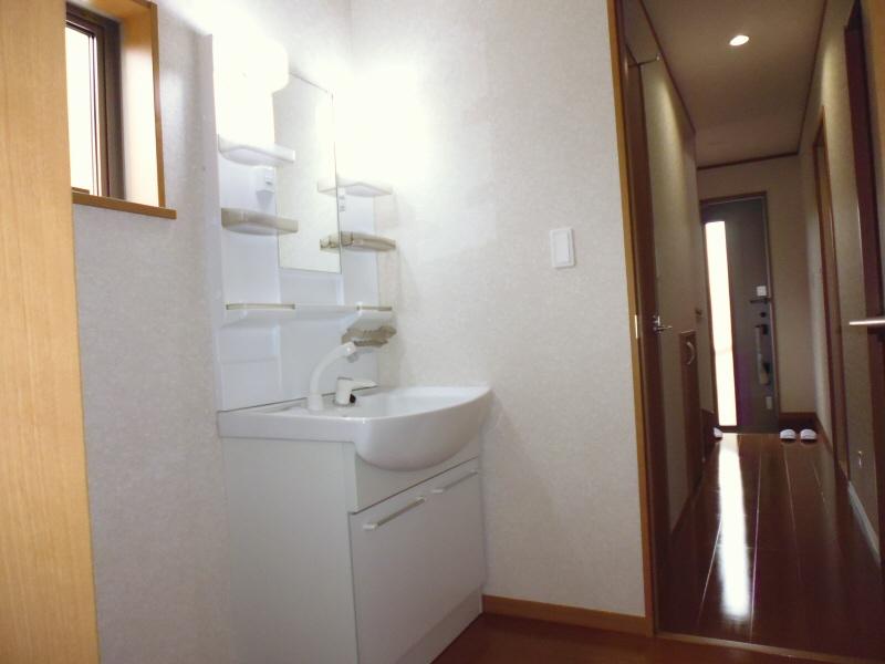 Wash basin, toilet. 23 Building