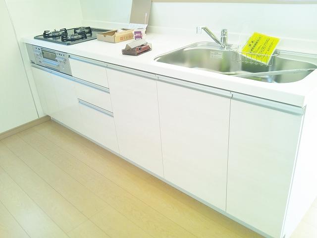 Other Equipment. System kitchen. It is a kitchen that combines the storage capacity and luxury.