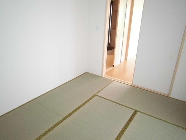 Non-living room. Is a Japanese-style room