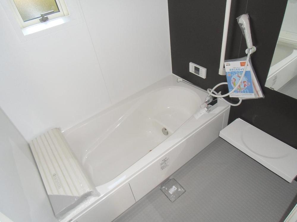 Bathroom. 15 Building