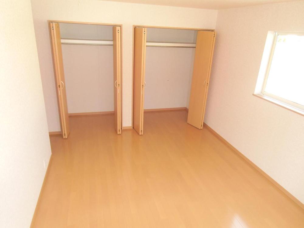 Non-living room. 15 Building
