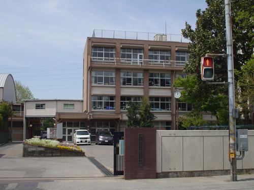 Primary school. Kamagaya stand Hatsutomi to elementary school 951m