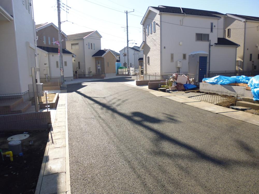 Local photos, including front road. 2013.12.13