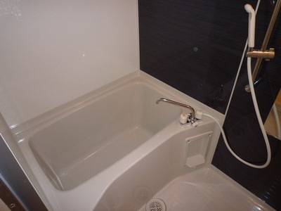 Bath. Spacious with mirror bathroom ・ With bathroom dryer