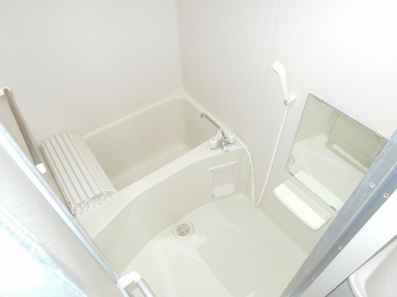 Bath. Spacious bathtub