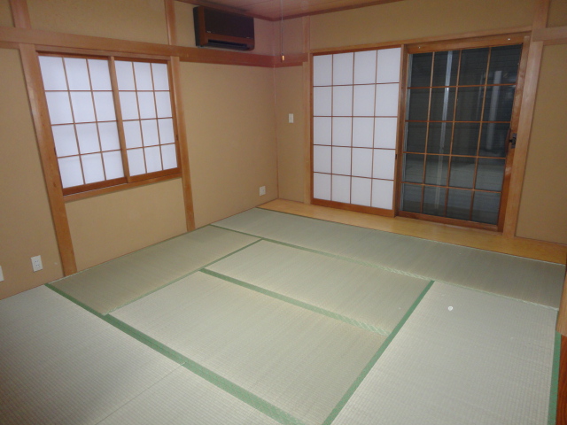 Other room space.  ◆ Alcove also beautiful 8 pledge Japanese-style room window is also atmosphere enough shoji window ◆