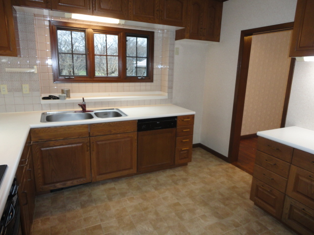 Kitchen.  ◆ Storage plentiful L-shaped kitchen large refrigerator also will enter a breeze