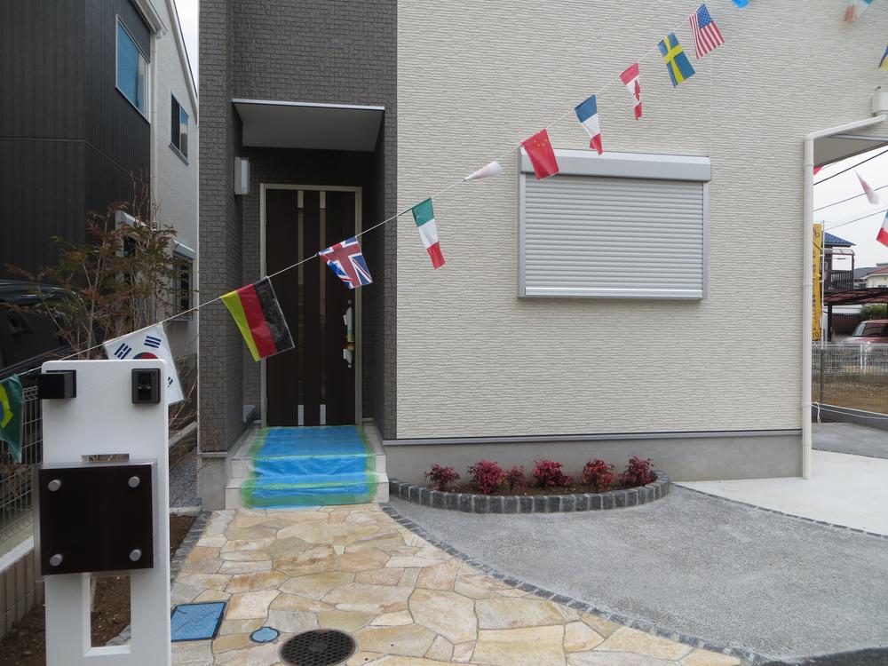 Entrance. Local (12 May 2013) Shooting