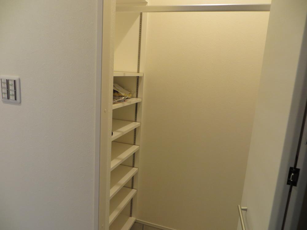 Entrance. Local (12 May 2013) Shooting