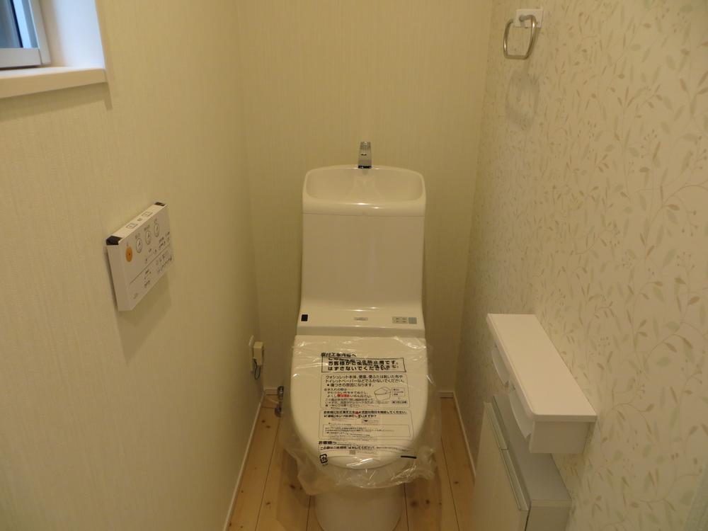 Toilet. Indoor (12 May 2013) Shooting