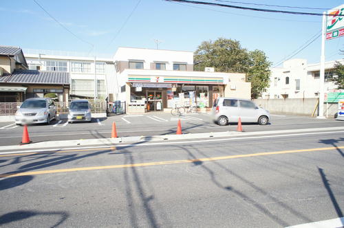 Convenience store. 260m to Seven-Eleven (convenience store)