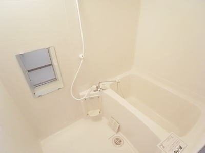 Bath. Clean bathroom.