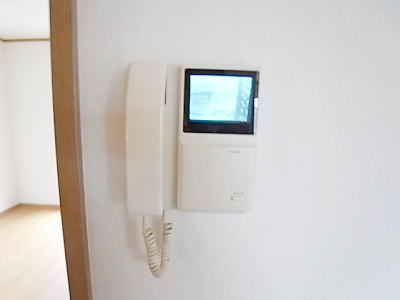 Security. Peace of mind of TV Intercom that visitors can be confirmed.