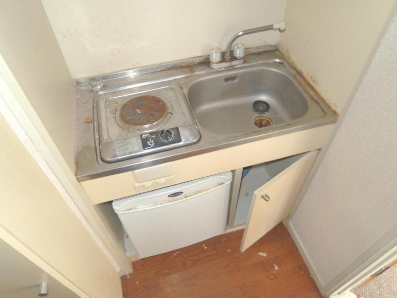 Kitchen. Kitchen also shiny