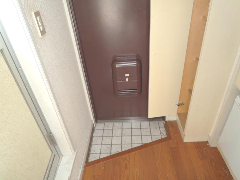 Entrance. Cupboard in the entrance of the room