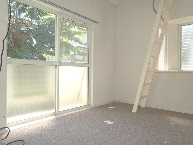 Living and room. Rooms bright clean