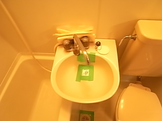 Bath. Unit bus, such as a hotel