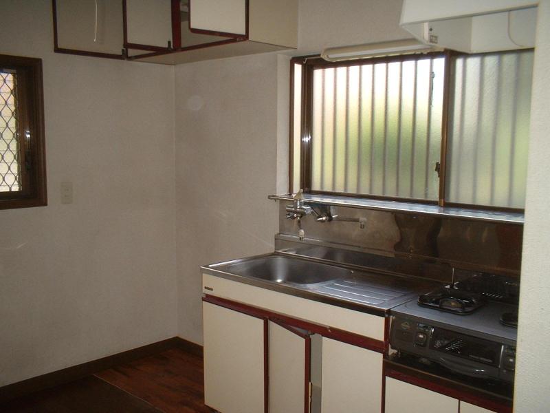 Kitchen. It is easy likely kitchen use in clean