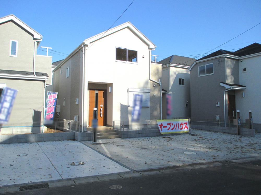 Local photos, including front road. Any There is one house at a time personality is stylish