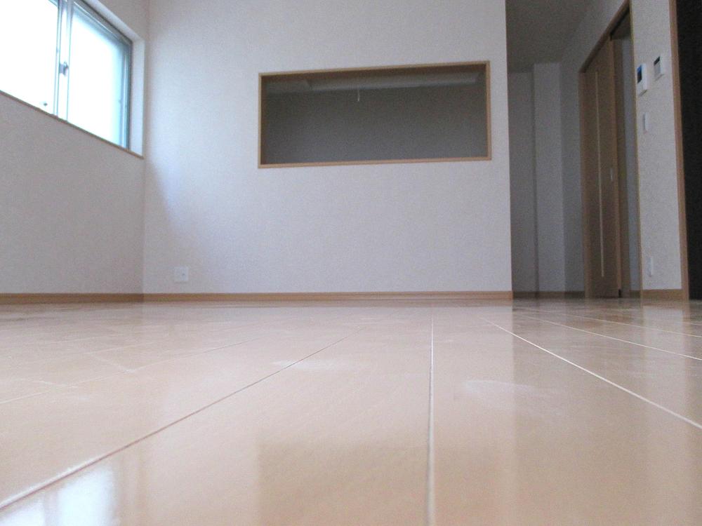 Living. Popular face-to-face kitchen adopted