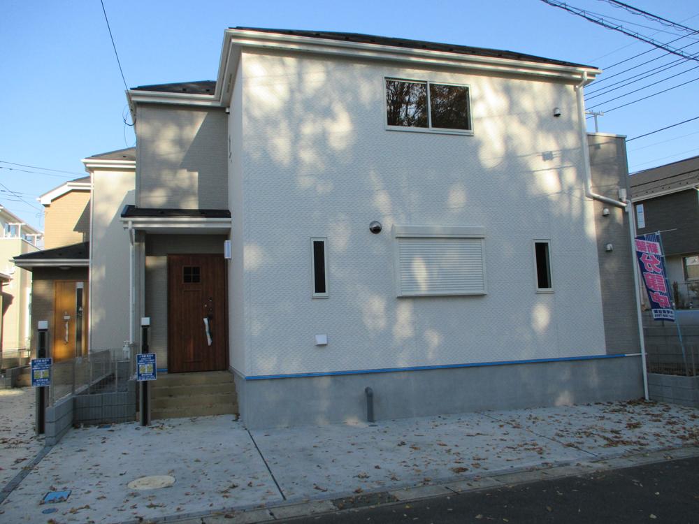 Local appearance photo. 1 Building