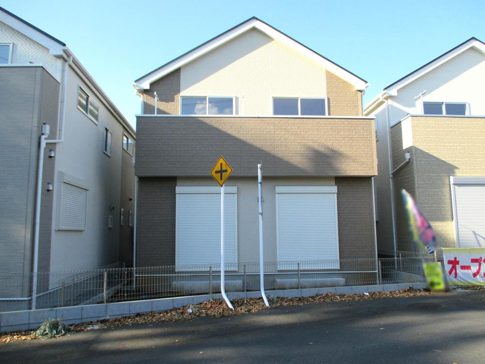 Local appearance photo. Building 2