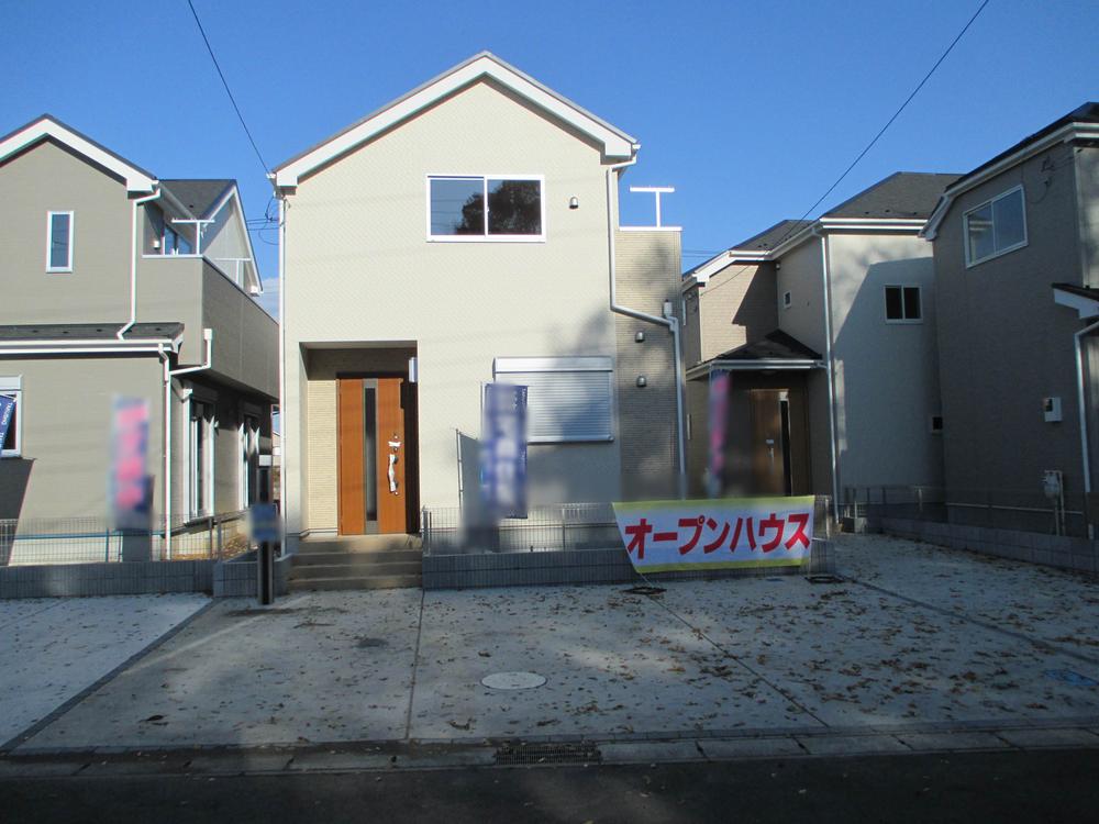 Local appearance photo. Building 3