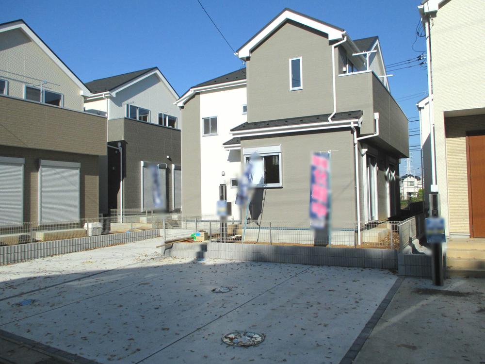 Local appearance photo. 4 Building