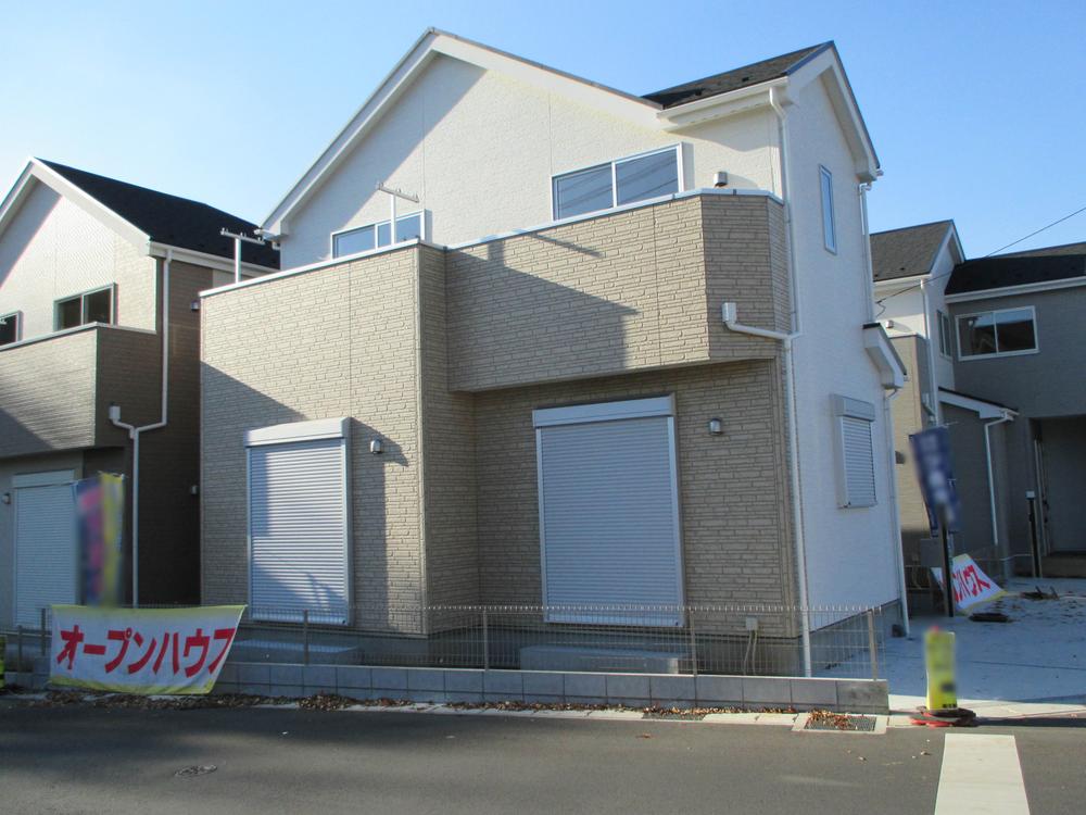 Local appearance photo. 6 Building