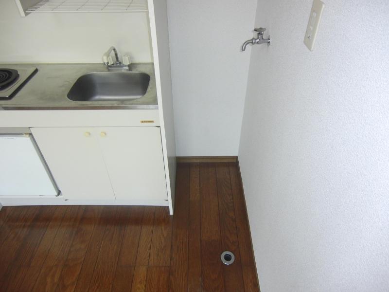 Other Equipment. It is indoor washing machine Storage