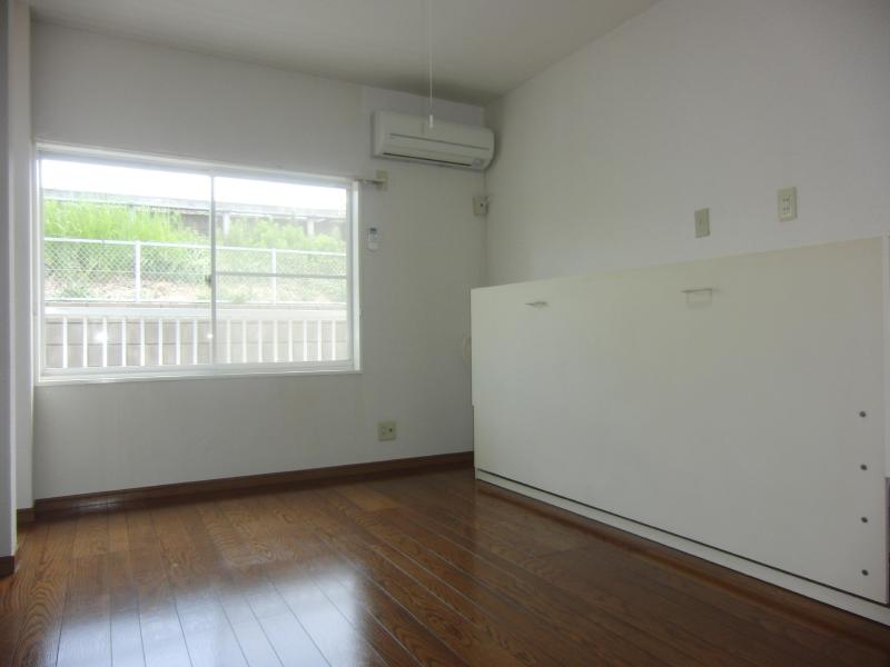 Living and room. Rooms bright clean