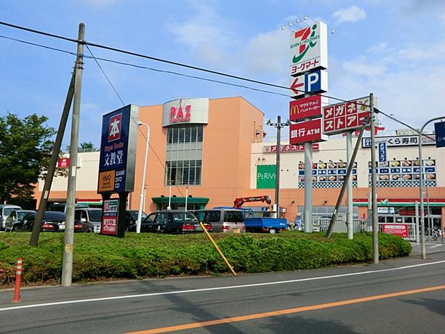 Supermarket. To York Mart Shinkashiwa shop 500m