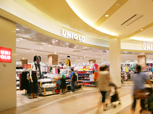 Surrounding environment. Shopping in the family can enjoy, "UNIQLO" ( "LaLaport Kashiwanoha" within).