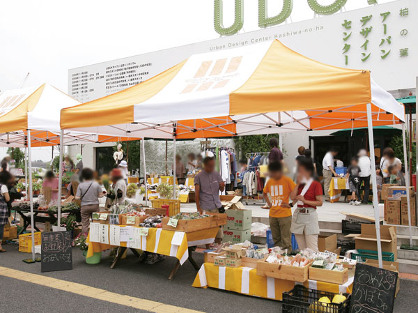 Surrounding environment. Marche Koror, which will be held in front of the station. Urban markets, such as fresh vegetables and cake of local produce are lined up (Marche) is, It has been held monthly.